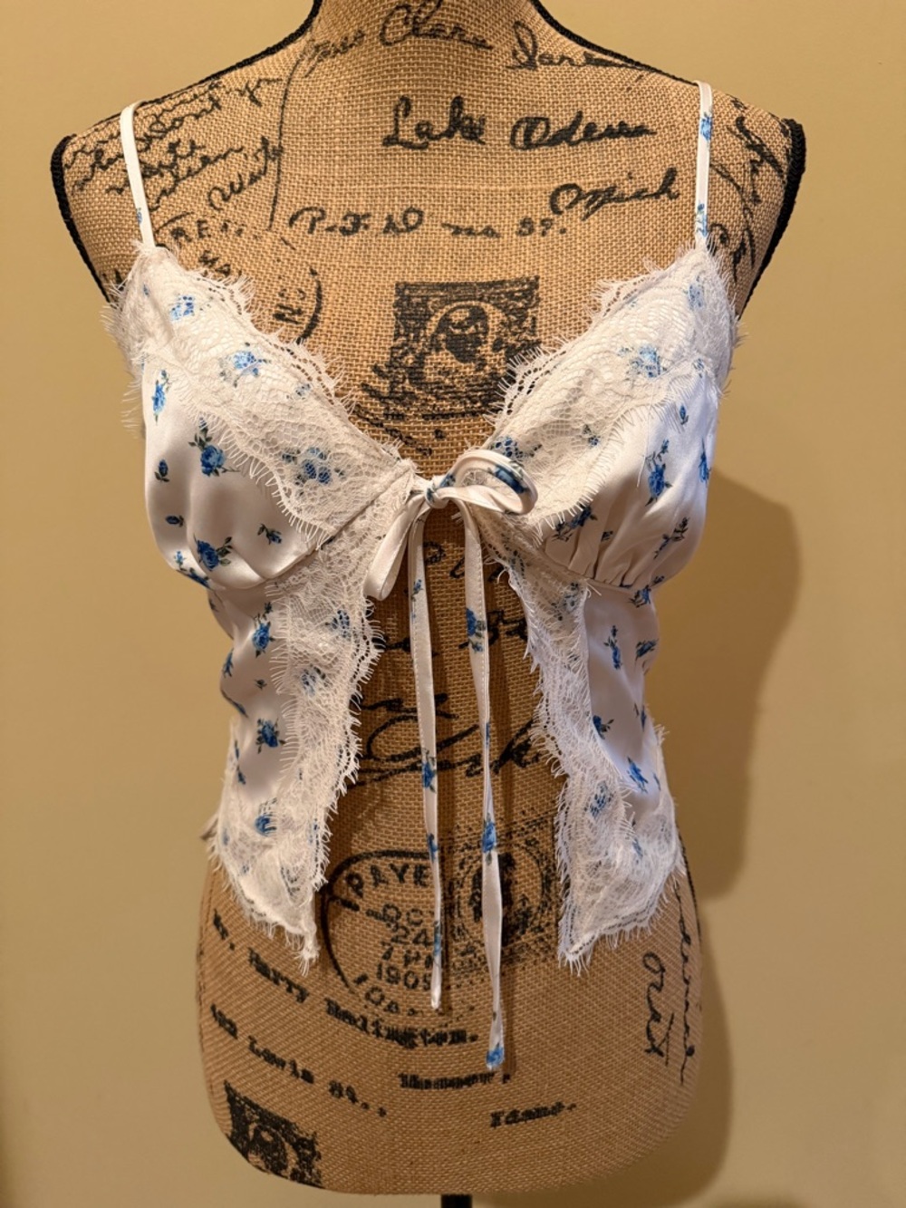 Forever 21 Blue & White Floral Lace Trim Tie-Front Top Size Small